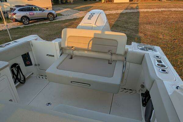 2023 Boston Whaler 24