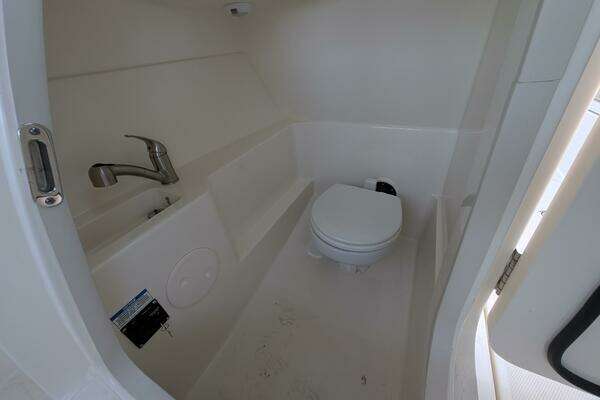 2023 Boston Whaler 24