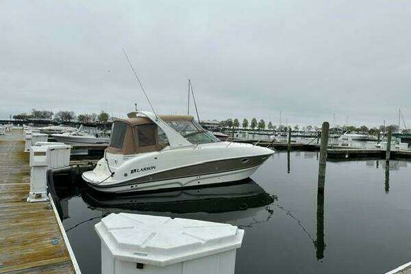 27-ft-Larson-2006-Cabrio 274- Milwaukee Wisconsin United States  yacht for sale