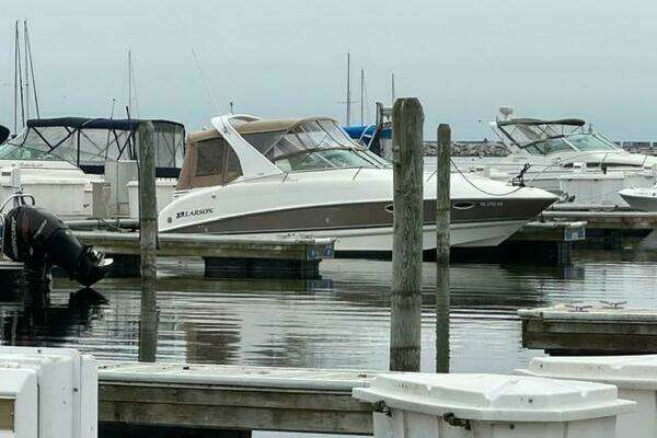 Photo of the 2006 Larson Cabrio 274