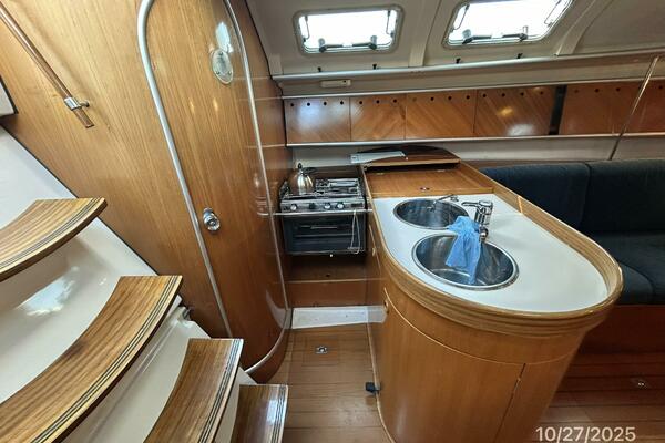 38' Beneteau galley2