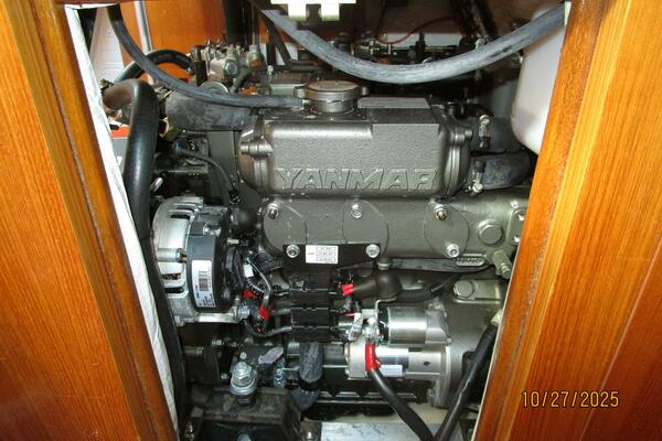 38' Beneteau auxiliary access2