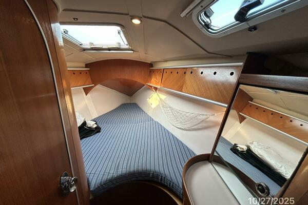 38' Beneteau forward stateroom