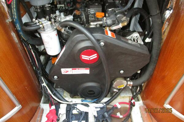 38' Beneteau auxiliary access1