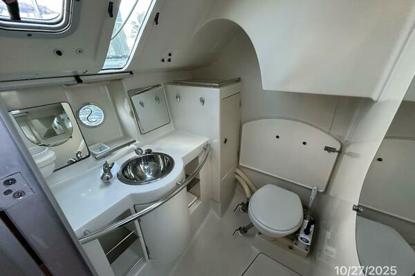 38' Beneteau aft head