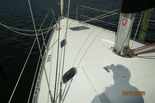 38' Beneteau foredeck1