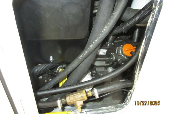 38' Beneteau auxiliary access4