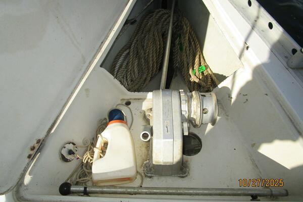 38' Beneteau anchor windlass