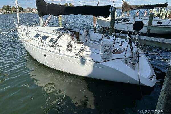 Photo of the 1992 Beneteau 38s5 "Carpe Diem"