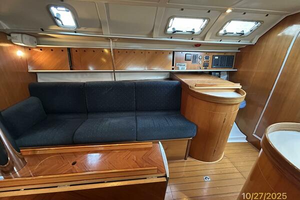 38' Beneteau salon starboard