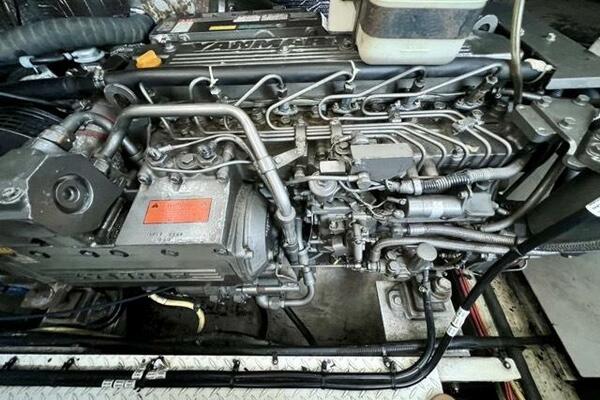 27 Partner Ship 2003 Cruisers 3772 Engine Room 9 Medium