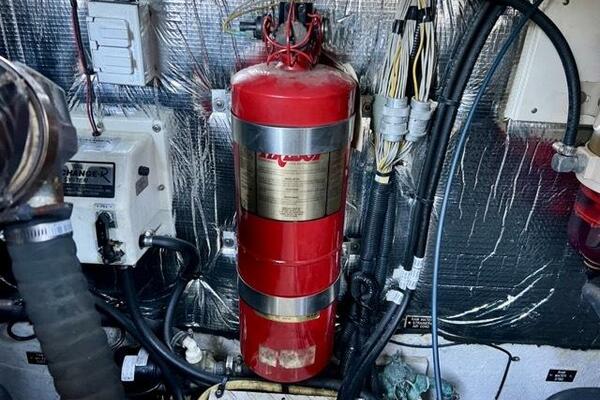 34 Partner Ship 2003 Cruisers 3772 Engine Room 8 Medium