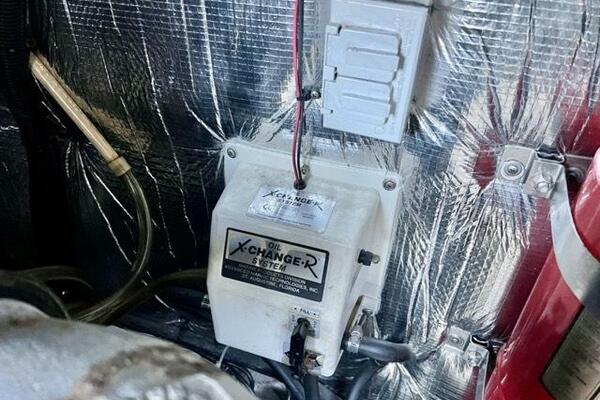 31 Partner Ship 2003 Cruisers 3772 Engine Room 7 Medium