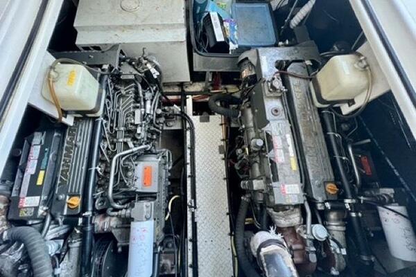 26 Partner Ship 2003 Cruisers 3772 Engine Room 1 Medium