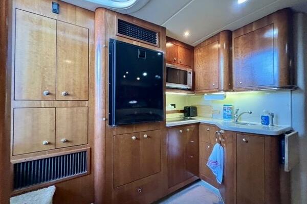 21 Partner Ship 2003 Cruisers 3772 Galley 2 Medium