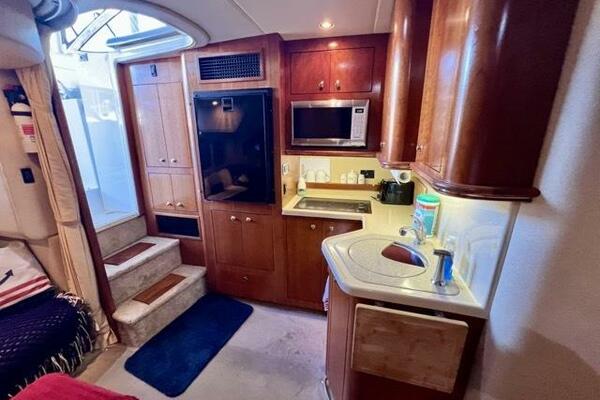 20 Partner Ship 2003 Cruisers 3772 Galley 1 Medium