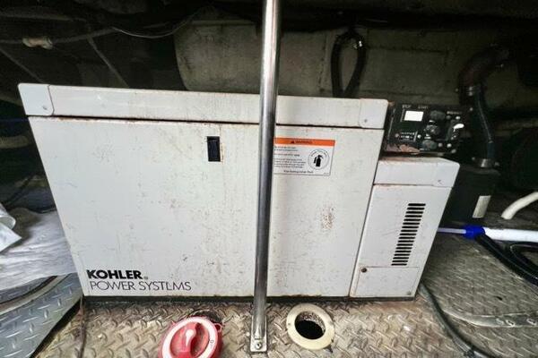 12 Sea Yall 1995 Regal 400 Commodore Engine Room 2 Medium