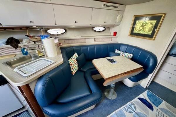 5 Sea Yall 1995 Regal 400 Commodore Dinette Medium