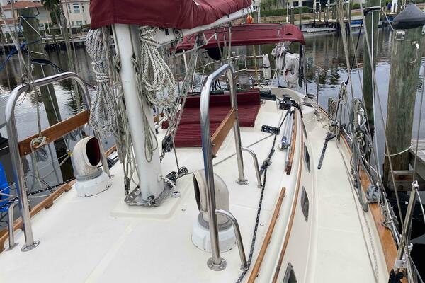 34ft Pacific Seacraft Yacht For Sale