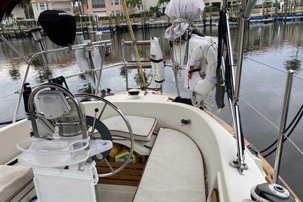 34ft Pacific Seacraft Yacht For Sale