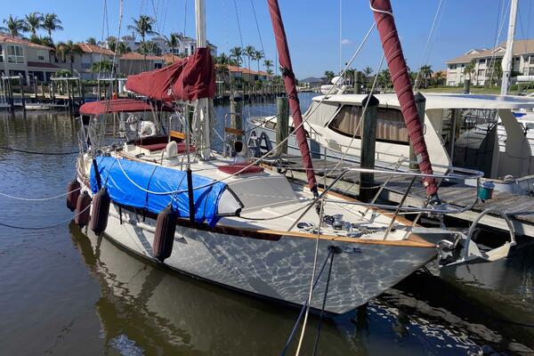 34ft Pacific Seacraft Yacht For Sale