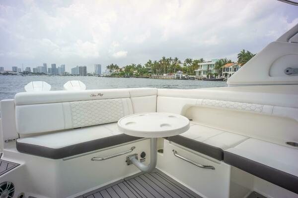 31ft Sea Ray Yacht For Sale