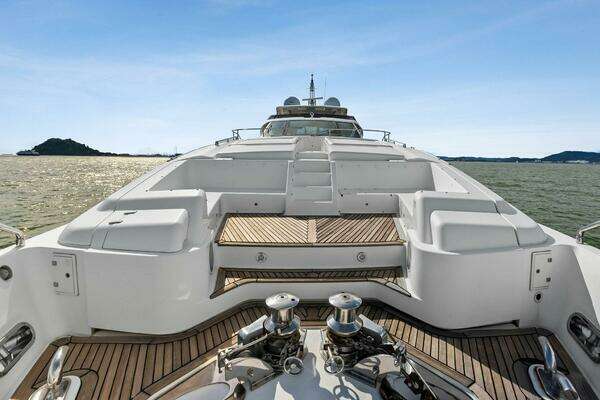 Custom Line 100 Yacht For Sale