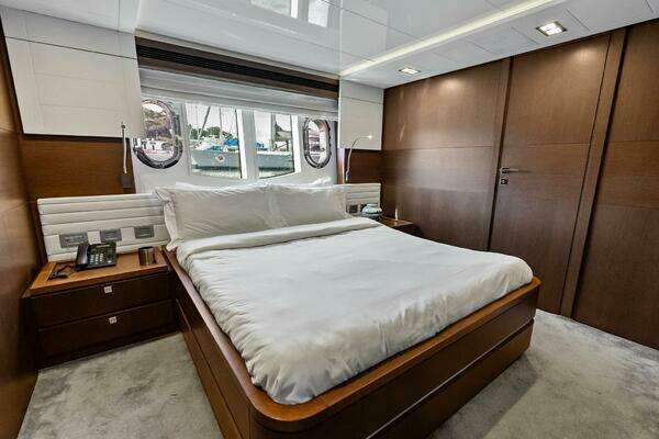 Custom Line 100 Yacht For Sale