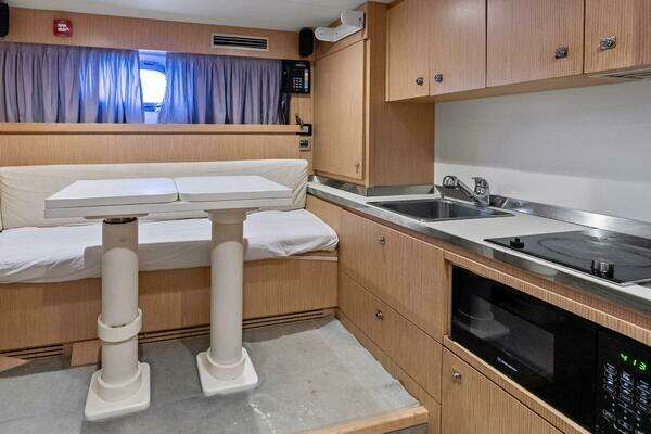 Custom Line 100 Yacht For Sale