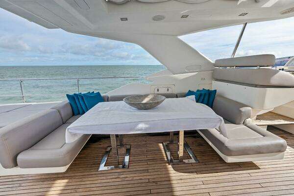 Custom Line 100 Yacht For Sale