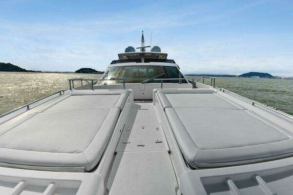 Custom Line 100 Yacht For Sale