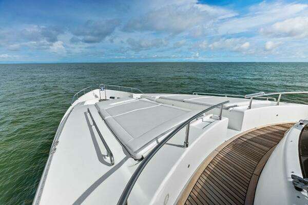 Custom Line 100 Yacht For Sale