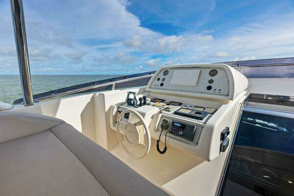 Custom Line 100 Yacht For Sale