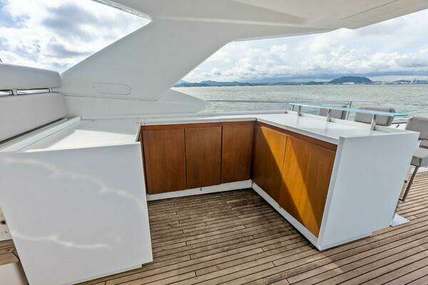Custom Line 100 Yacht For Sale