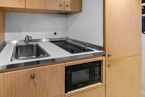 Custom Line 100 Yacht For Sale