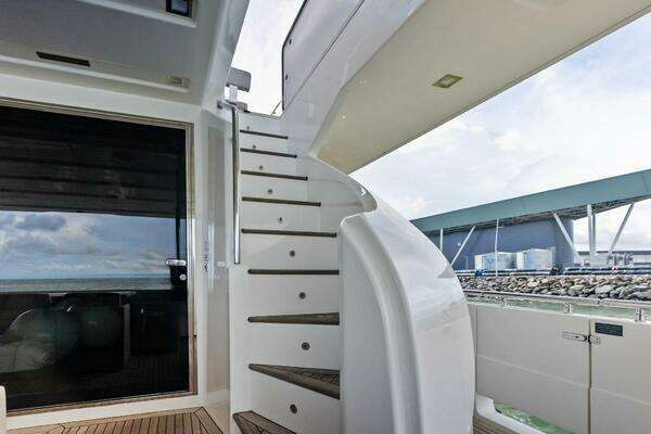 Custom Line 100 Yacht For Sale