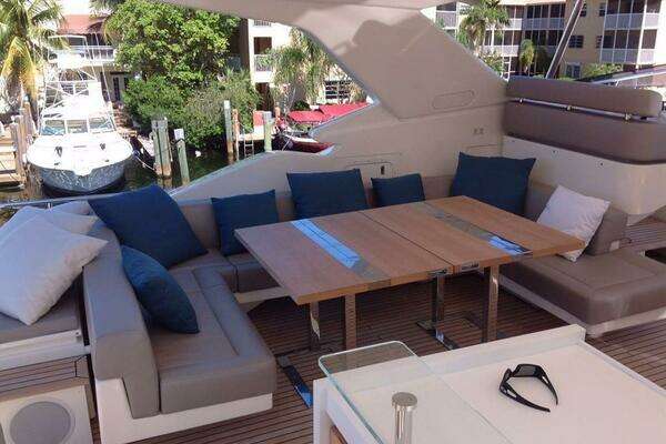 Custom Line 100 Yacht For Sale
