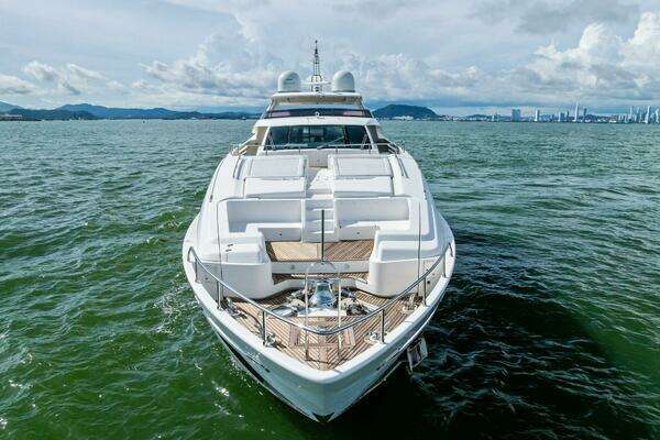 Custom Line 100 Yacht For Sale