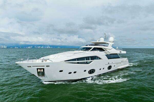 Custom Line 100 Yacht For Sale
