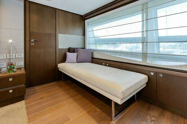 Custom Line 100 Yacht For Sale