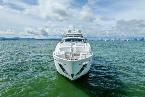 Custom Line 100 Yacht For Sale