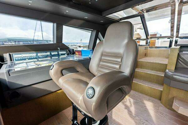 Custom Line 100 Yacht For Sale