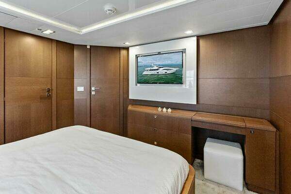 Custom Line 100 Yacht For Sale