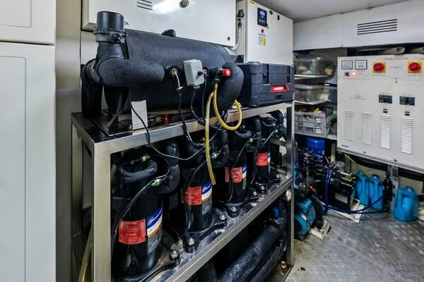 SHA SHA SHA IV 100ft Custom Line Yacht For Sale