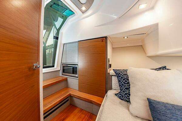 Tiara Yachts 38 LS Yacht For Sale