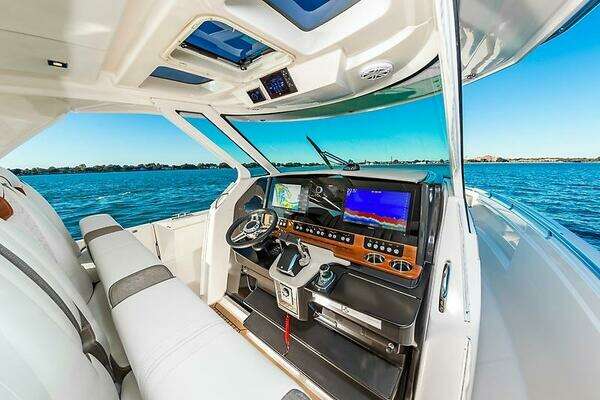 Tiara Yachts 38 LS Yacht For Sale