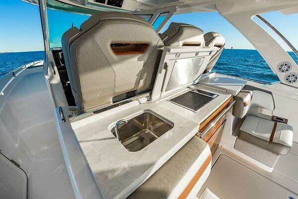 Tiara Yachts 38 LS Yacht For Sale