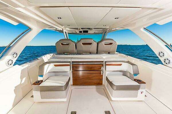 Tiara Yachts 38 LS Yacht For Sale