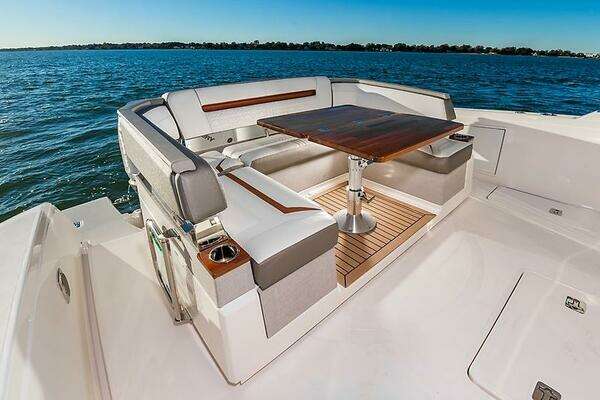 Tiara Yachts 38 LS Yacht For Sale