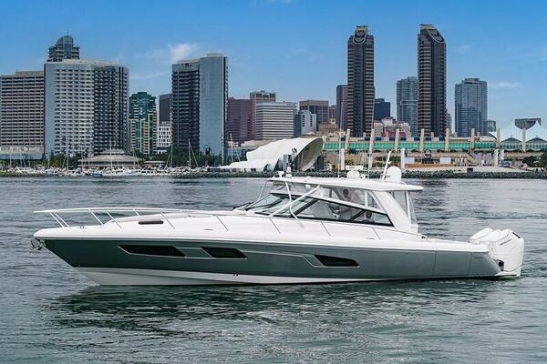 R amp R 5 47ft Intrepid Yacht For Sale